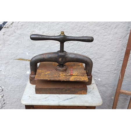 BOOKBINDING PRESS OF AN OLD PRINTING PRESS