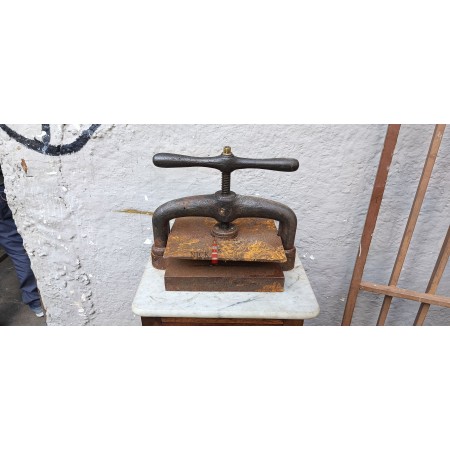 BOOKBINDING PRESS OF AN OLD PRINTING PRESS