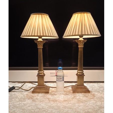 Ζευγάρι επιτραπέζια φωτιστικά Laura Ashley ορείχαλκο Κορινθιακή στήλη δεκαετία 1950