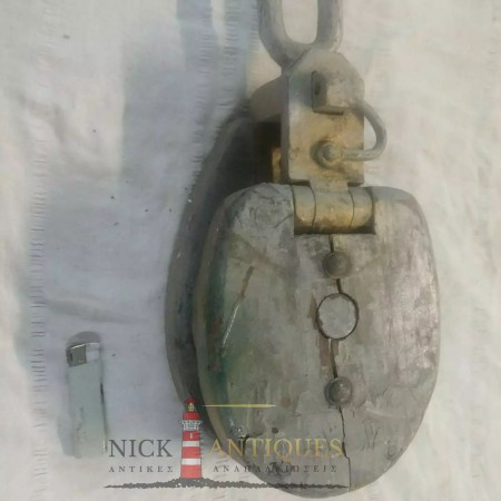 LARGE OLD NAVY ROLLER
